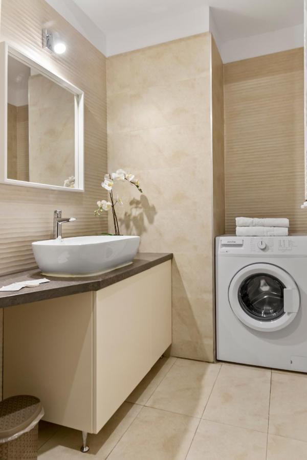 Aquarius: Upscale Flat In The Heart Of Bucharest! Apartment ภายนอก รูปภาพ