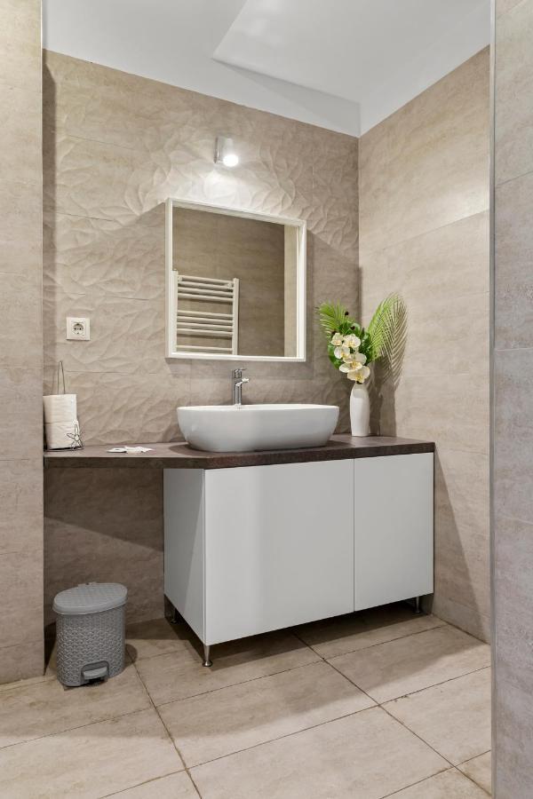 Aquarius: Upscale Flat In The Heart Of Bucharest! Apartment ภายนอก รูปภาพ